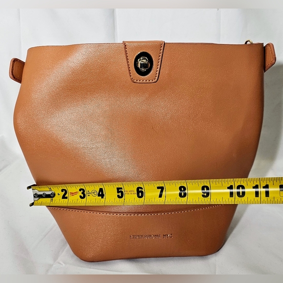 Vegan leather bucket handbag, Expressions NYC, EUC - Picture 4 of 11